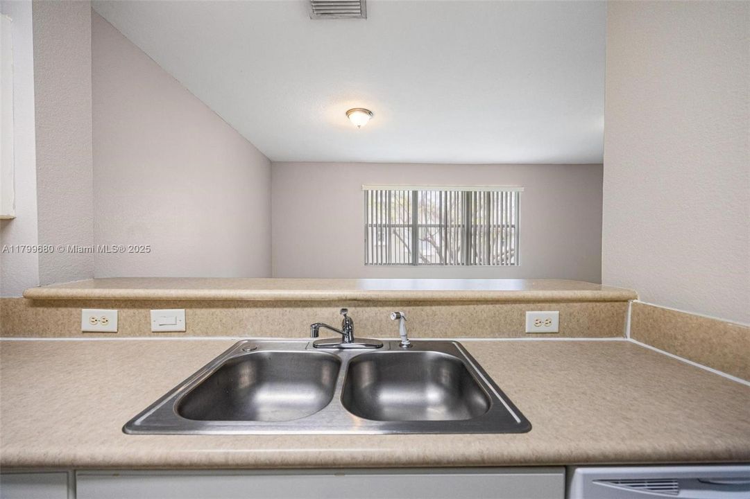 Active With Contract: $221,000 (3 beds, 2 baths, 1151 Square Feet)