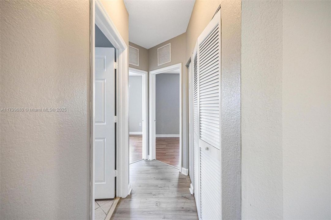 Active With Contract: $221,000 (3 beds, 2 baths, 1151 Square Feet)