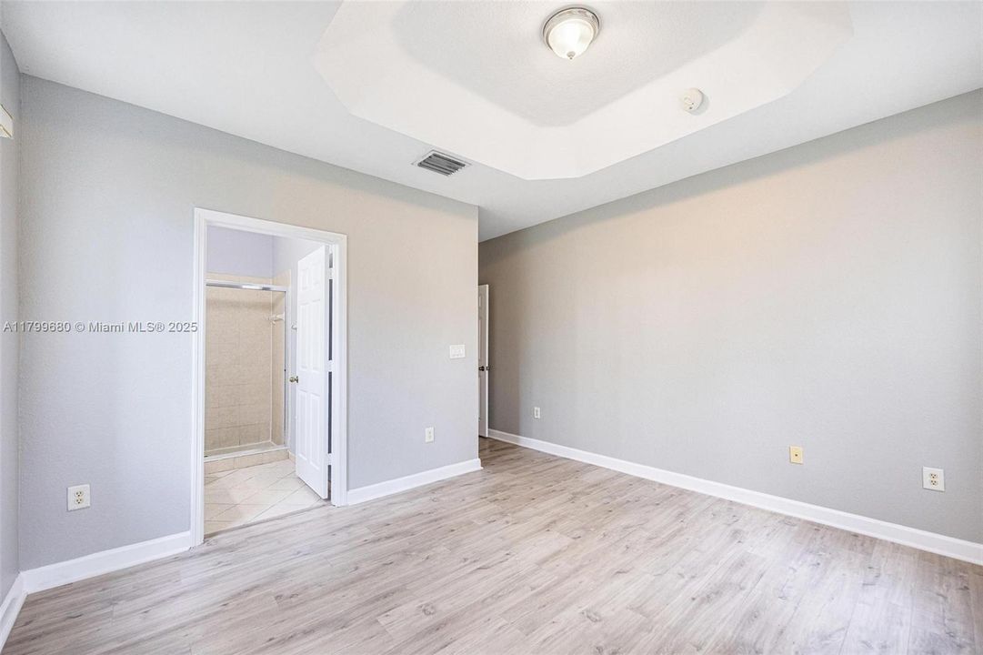 Active With Contract: $221,000 (3 beds, 2 baths, 1151 Square Feet)