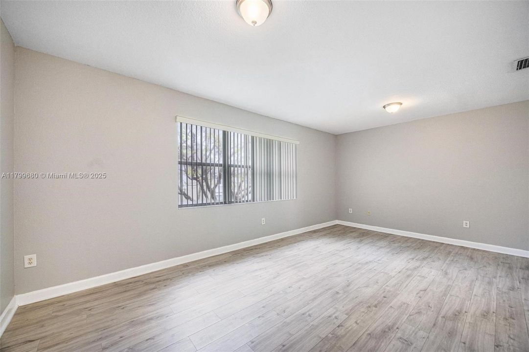 Active With Contract: $221,000 (3 beds, 2 baths, 1151 Square Feet)