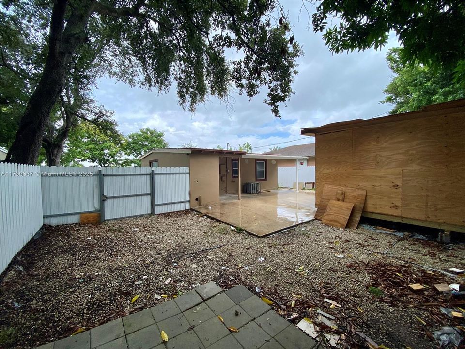 Недавно продано: $349,000 (2 спален, 1 ванн, 594 Квадратных фут)