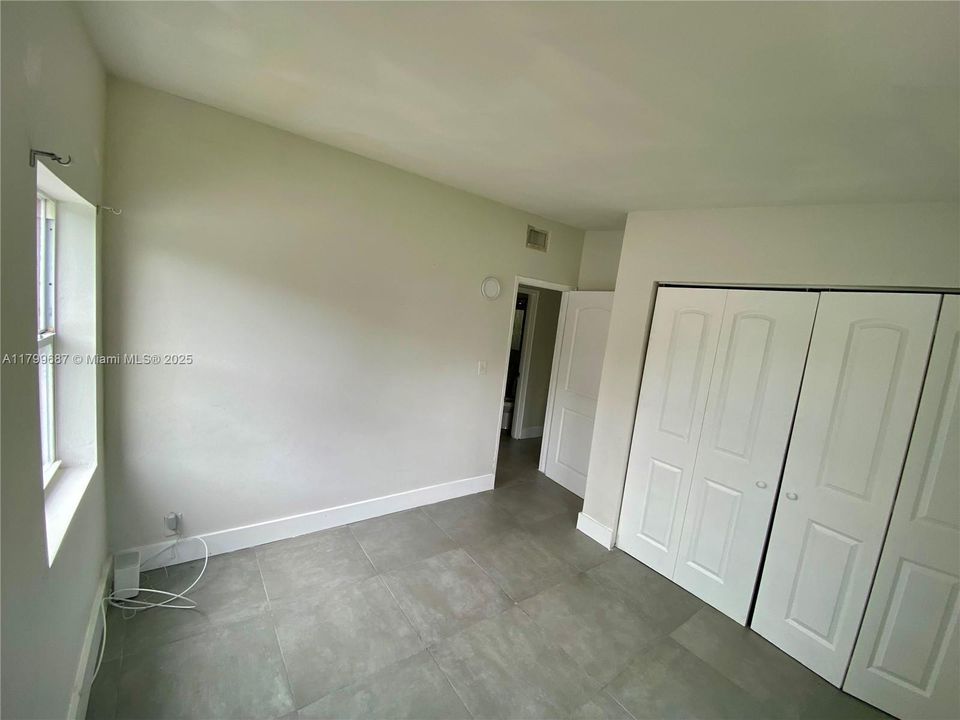 Недавно продано: $349,000 (2 спален, 1 ванн, 594 Квадратных фут)