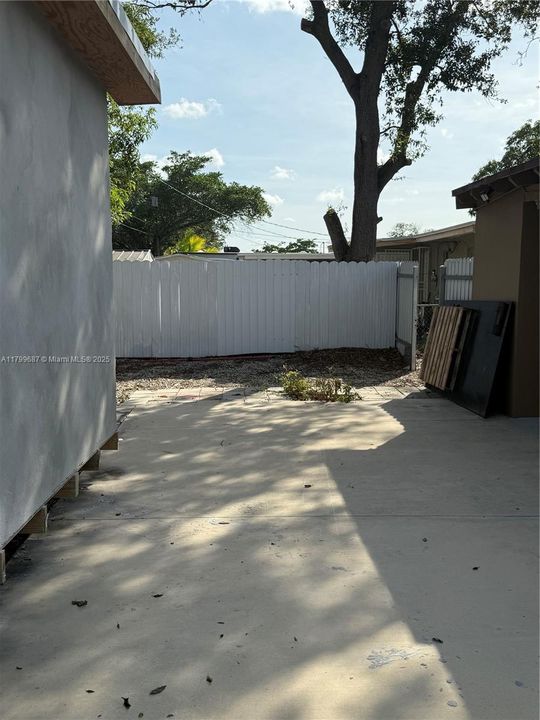 Недавно продано: $349,000 (2 спален, 1 ванн, 594 Квадратных фут)