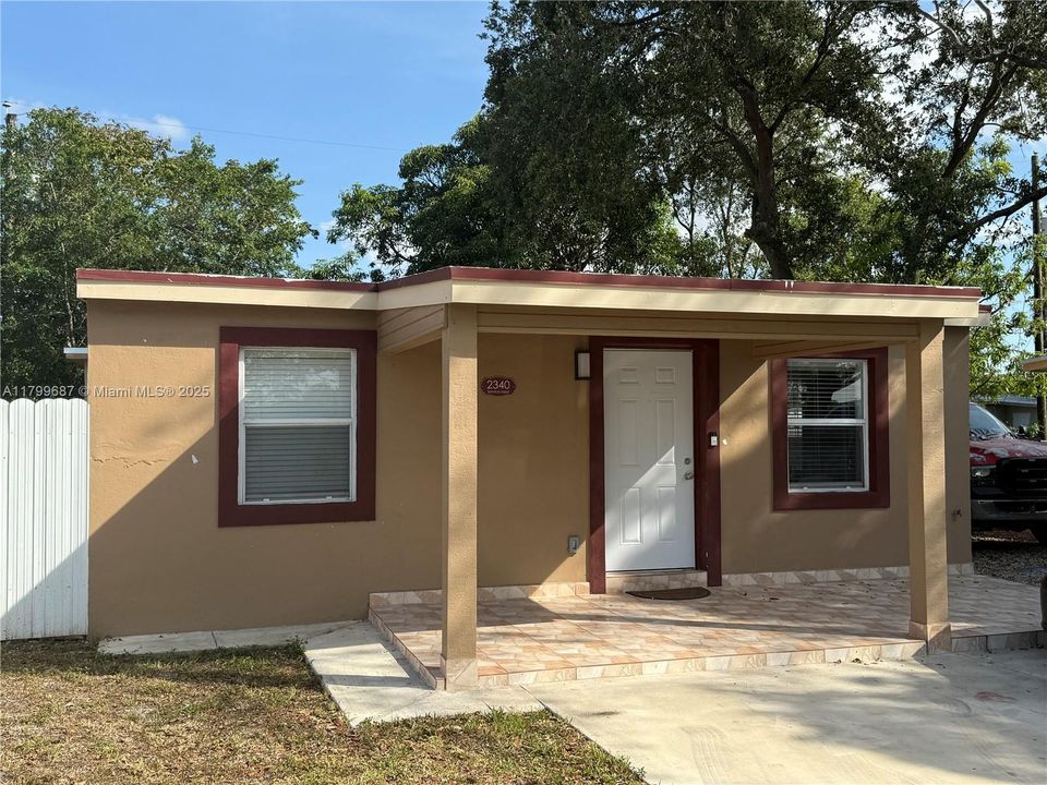 Недавно продано: $349,000 (2 спален, 1 ванн, 594 Квадратных фут)