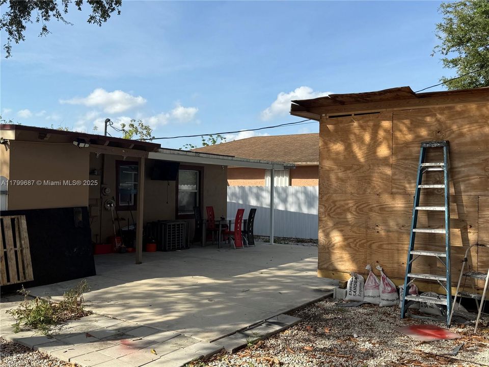 Недавно продано: $349,000 (2 спален, 1 ванн, 594 Квадратных фут)