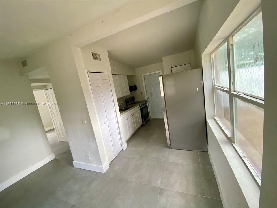 Недавно продано: $349,000 (2 спален, 1 ванн, 594 Квадратных фут)