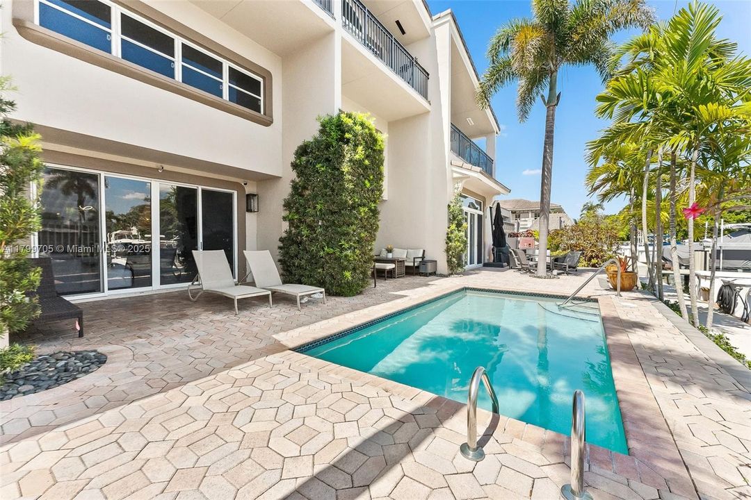 待售: $1,299,999 (4 贝兹, 2 浴室, 3226 平方英尺)