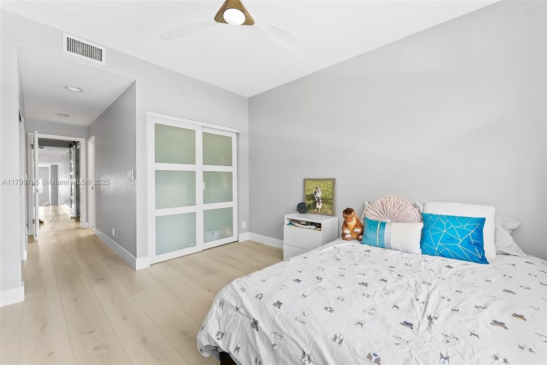 待售: $1,299,999 (4 贝兹, 2 浴室, 3226 平方英尺)