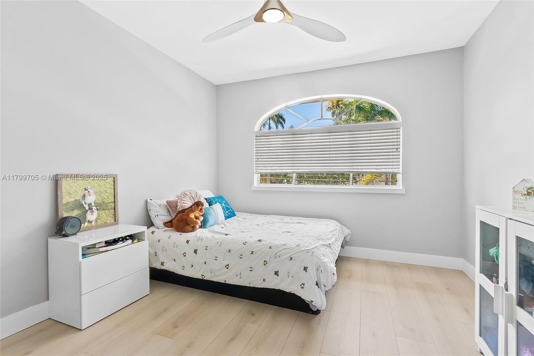 待售: $1,299,999 (4 贝兹, 2 浴室, 3226 平方英尺)