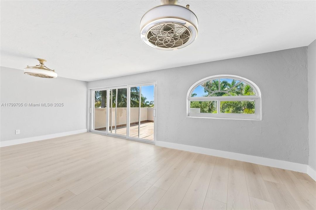 待售: $1,299,999 (4 贝兹, 2 浴室, 3226 平方英尺)