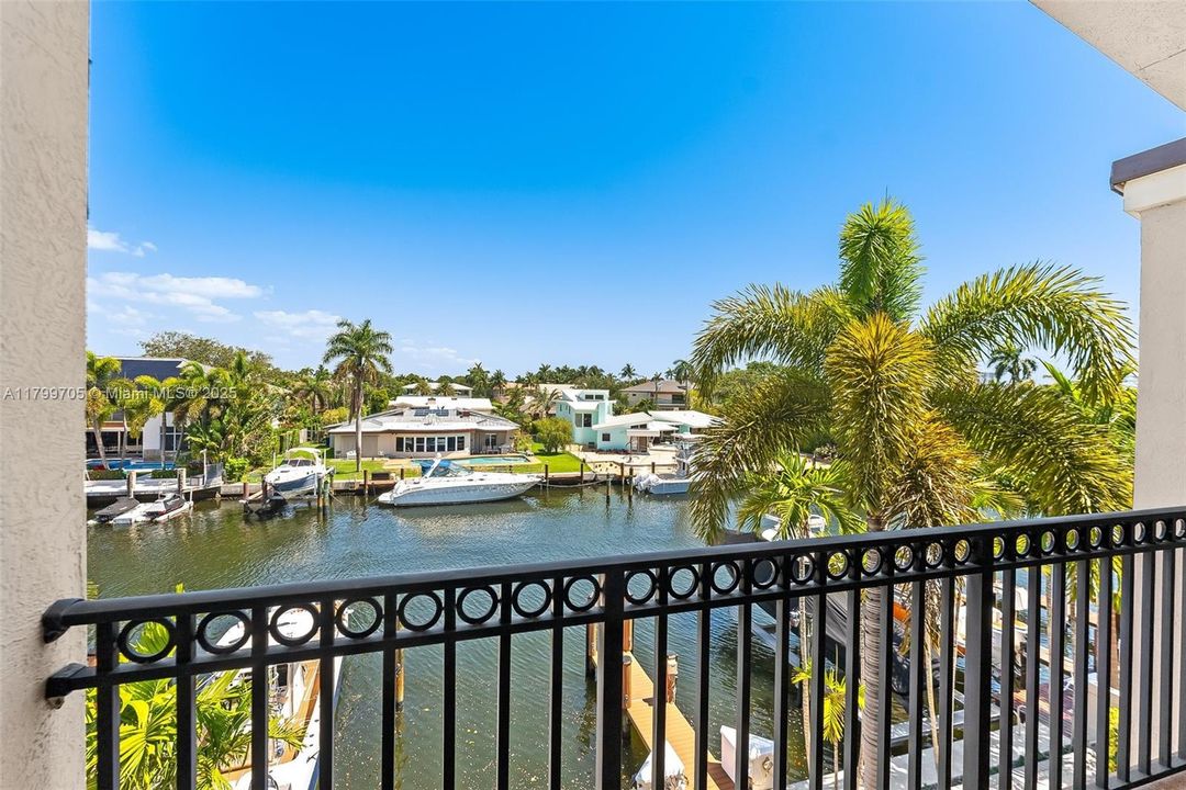 待售: $1,299,999 (4 贝兹, 2 浴室, 3226 平方英尺)