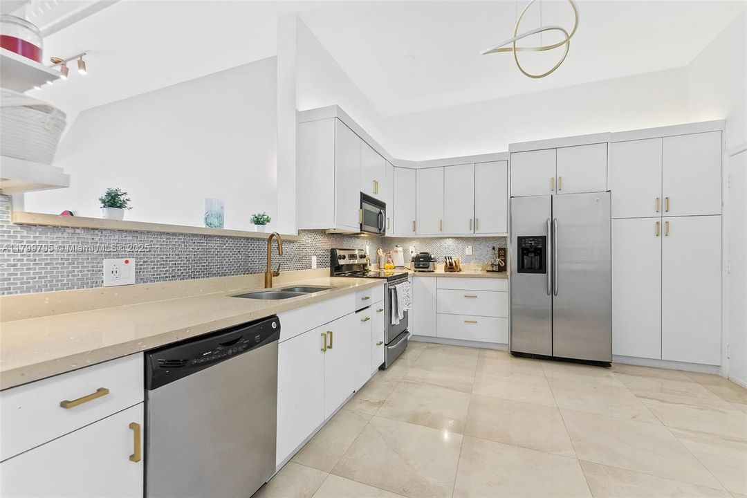 待售: $1,299,999 (4 贝兹, 2 浴室, 3226 平方英尺)