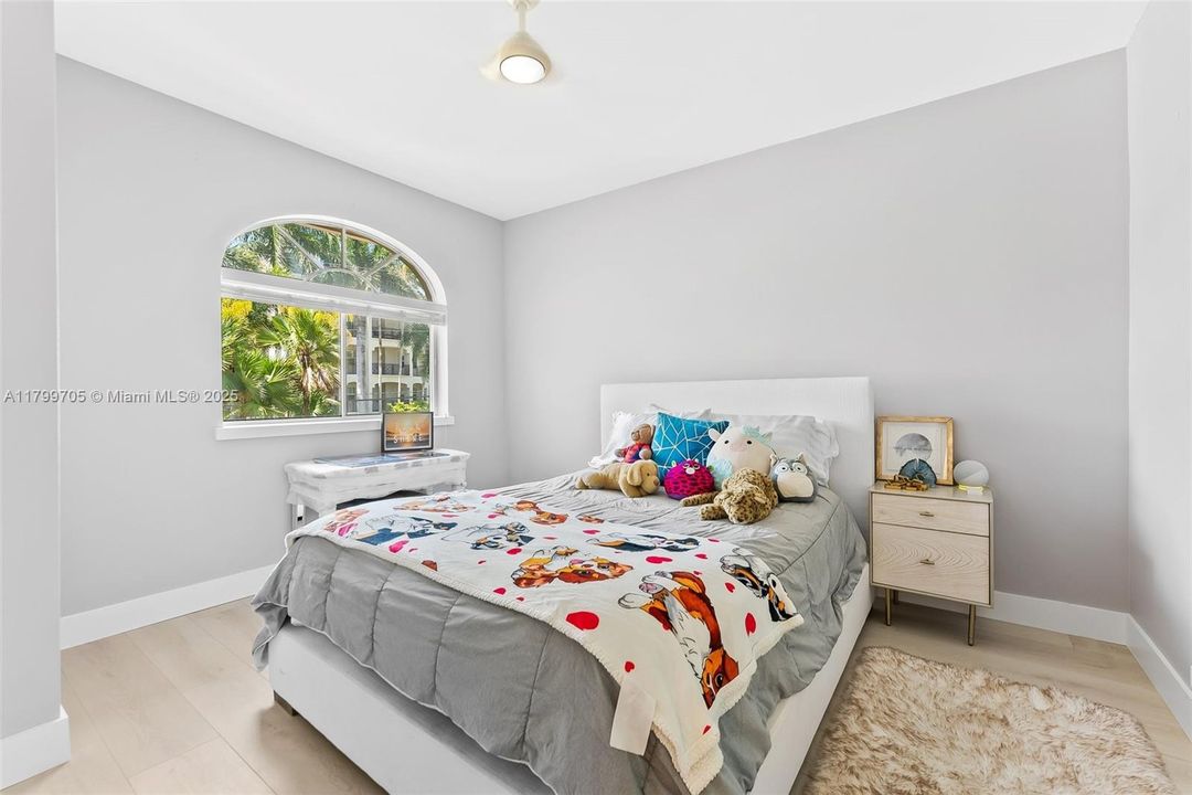 待售: $1,299,999 (4 贝兹, 2 浴室, 3226 平方英尺)