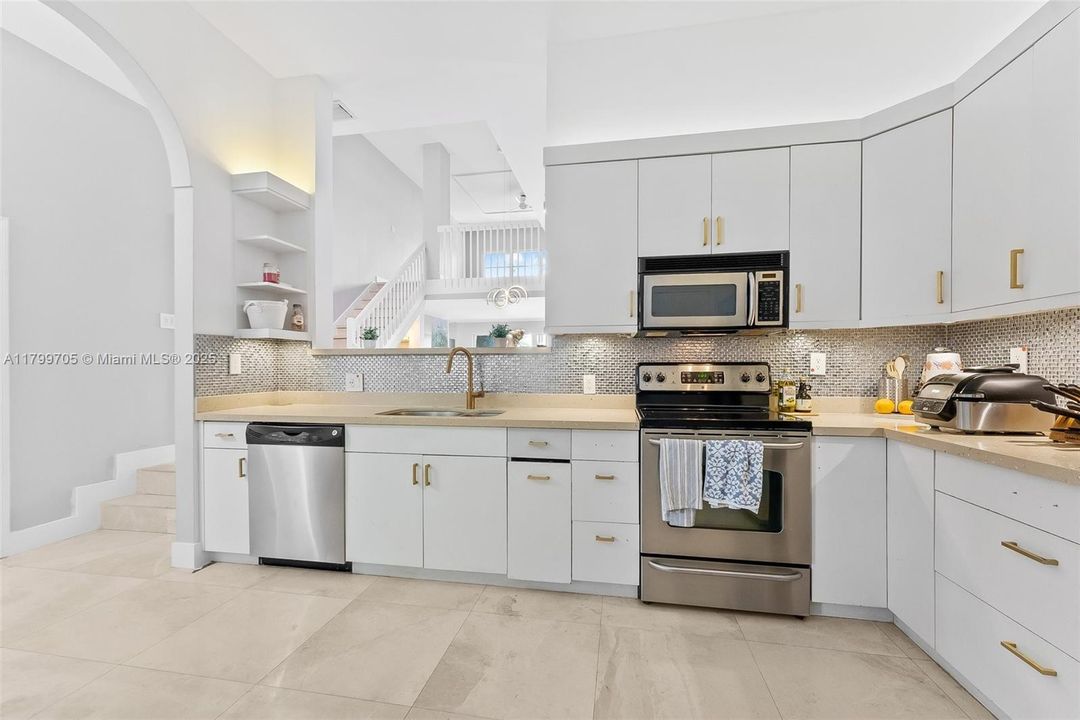 待售: $1,299,999 (4 贝兹, 2 浴室, 3226 平方英尺)