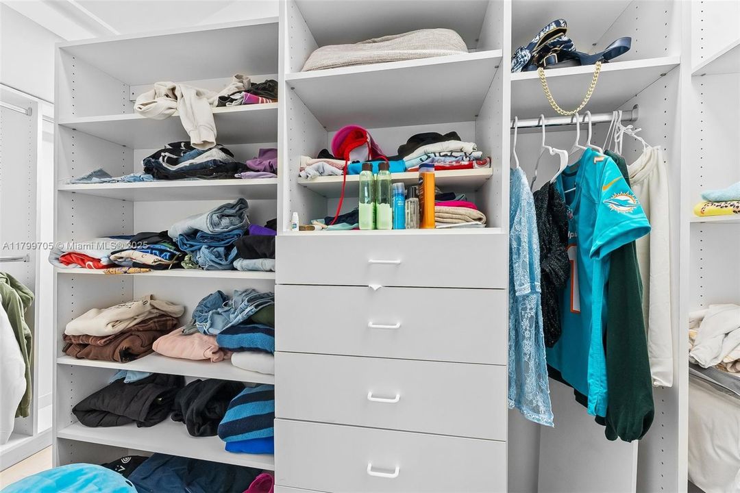 待售: $1,299,999 (4 贝兹, 2 浴室, 3226 平方英尺)