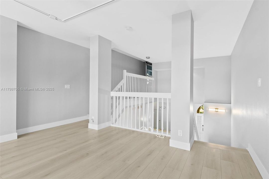 待售: $1,299,999 (4 贝兹, 2 浴室, 3226 平方英尺)