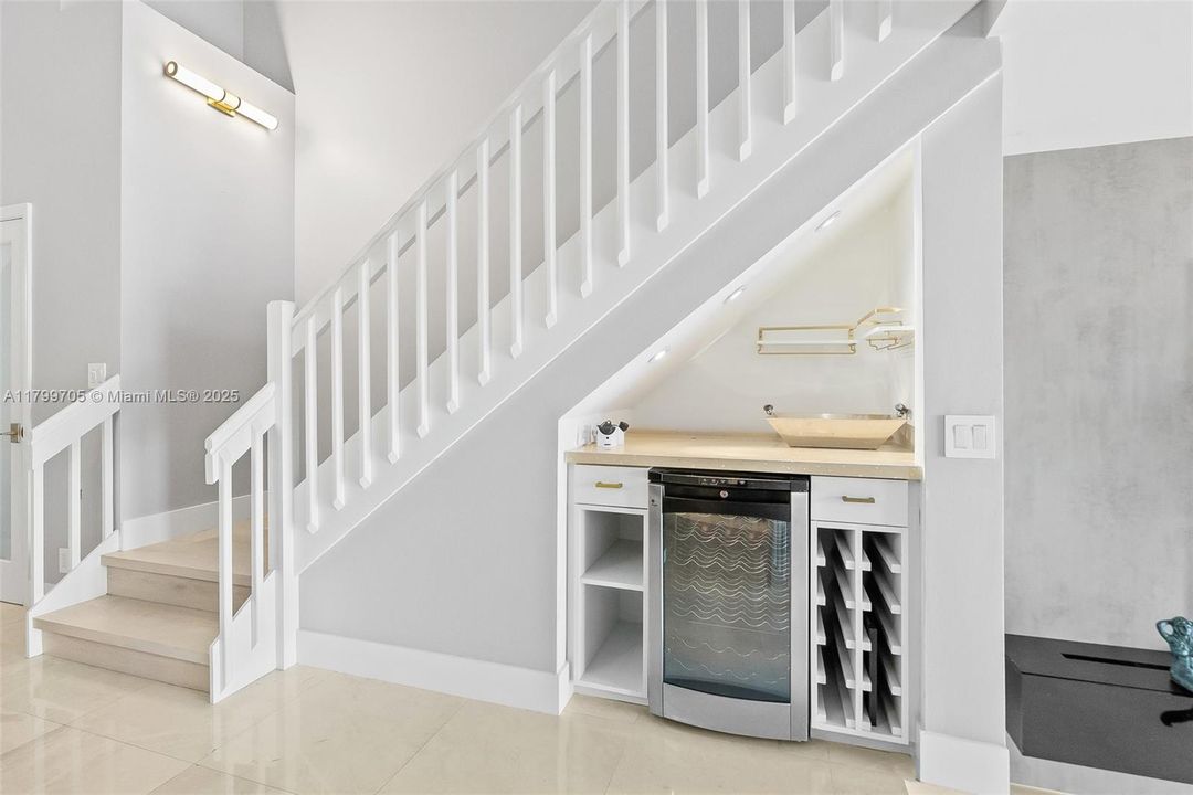 待售: $1,299,999 (4 贝兹, 2 浴室, 3226 平方英尺)