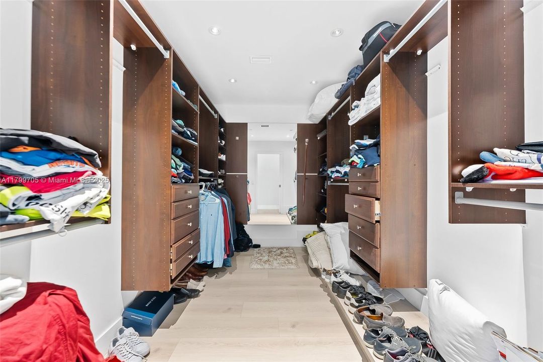 待售: $1,299,999 (4 贝兹, 2 浴室, 3226 平方英尺)