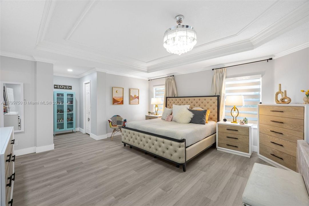 Vendido Recientemente: $1,150,000 (6 camas, 4 baños, 3870 Pies cuadrados)