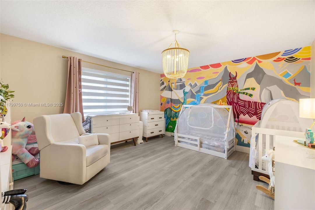 Vendido Recientemente: $1,150,000 (6 camas, 4 baños, 3870 Pies cuadrados)