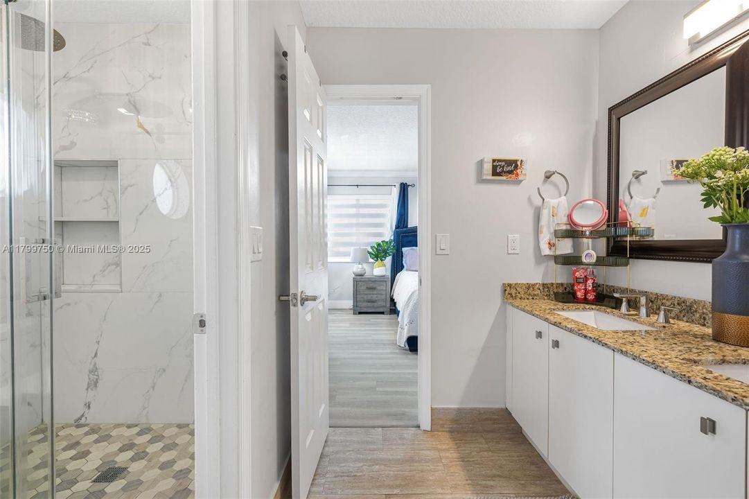 Vendido Recientemente: $1,150,000 (6 camas, 4 baños, 3870 Pies cuadrados)