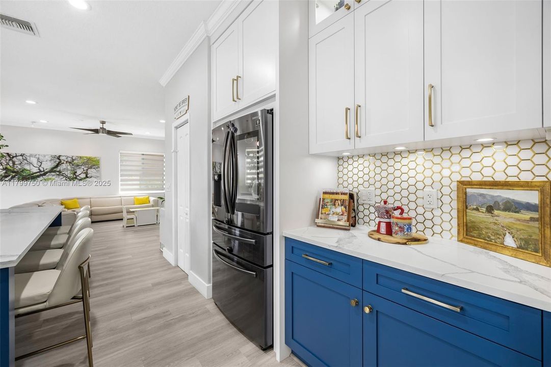 Vendido Recientemente: $1,150,000 (6 camas, 4 baños, 3870 Pies cuadrados)