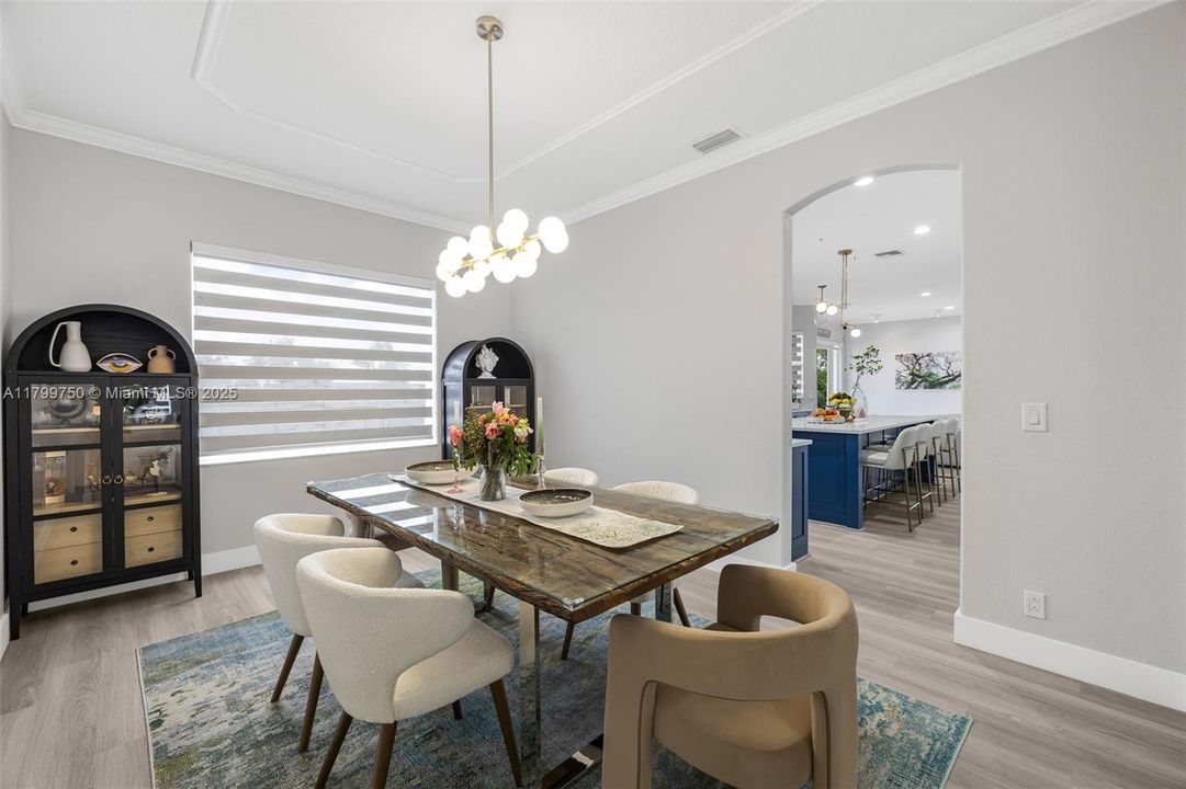 Vendido Recientemente: $1,150,000 (6 camas, 4 baños, 3870 Pies cuadrados)