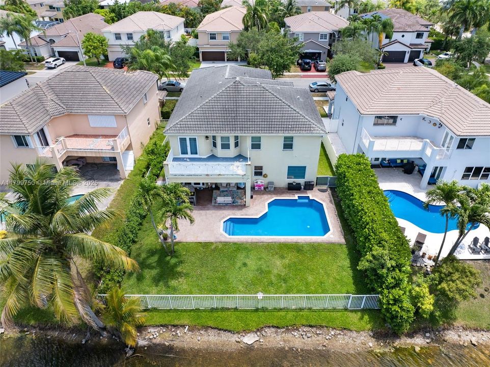 Vendido Recientemente: $1,150,000 (6 camas, 4 baños, 3870 Pies cuadrados)