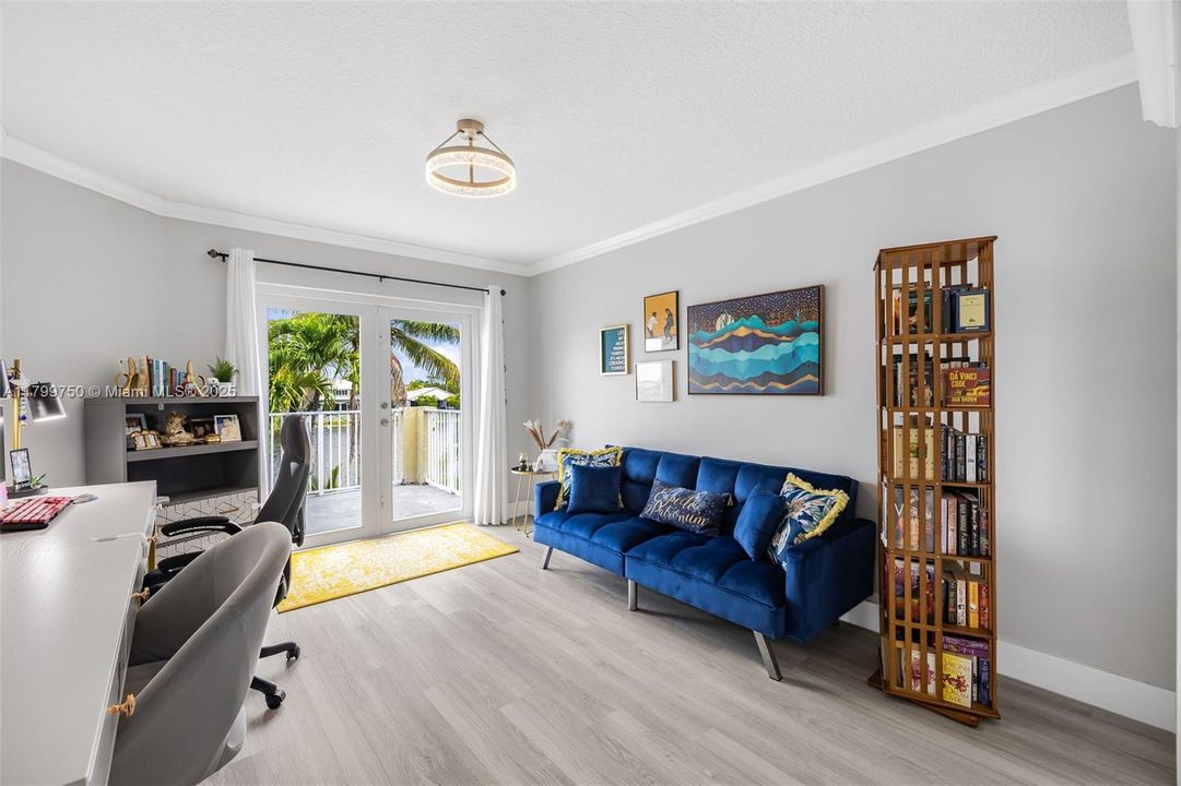 Vendido Recientemente: $1,150,000 (6 camas, 4 baños, 3870 Pies cuadrados)