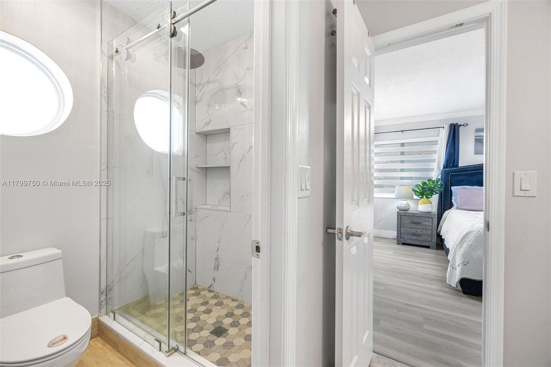 Vendido Recientemente: $1,150,000 (6 camas, 4 baños, 3870 Pies cuadrados)