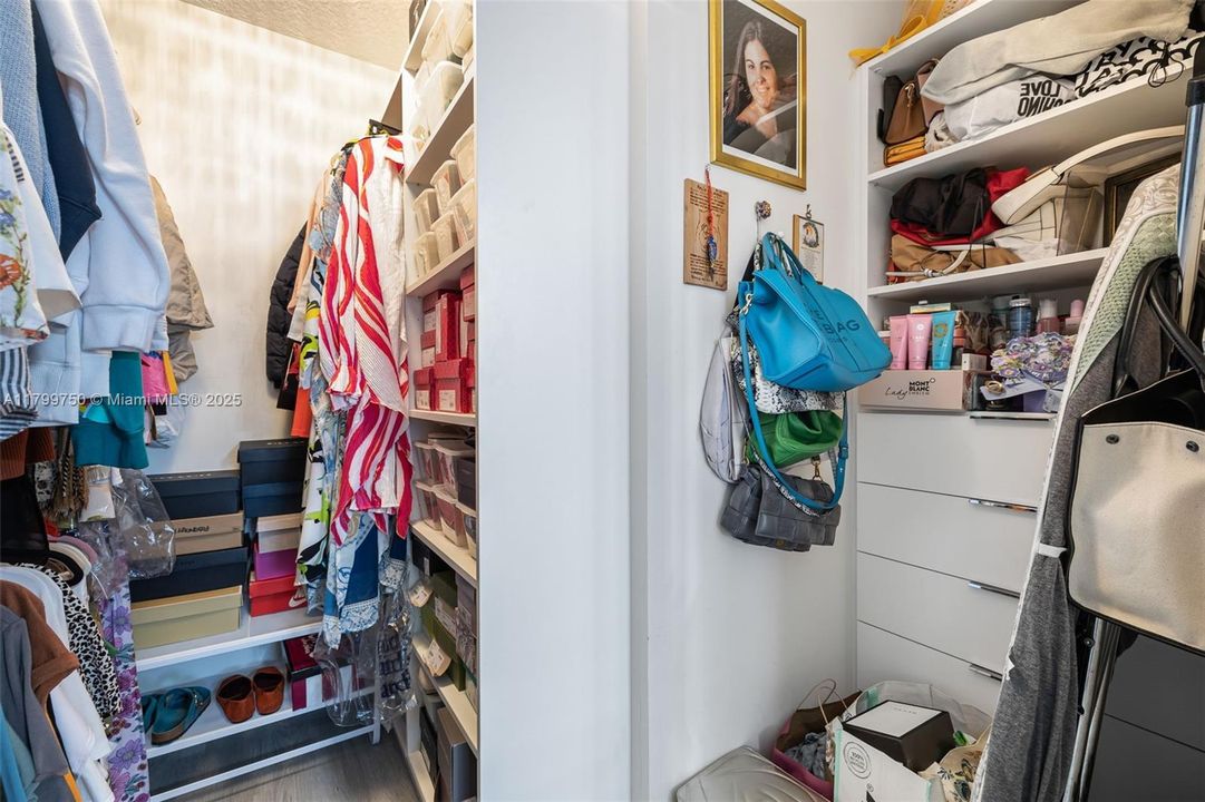 Vendido Recientemente: $1,150,000 (6 camas, 4 baños, 3870 Pies cuadrados)