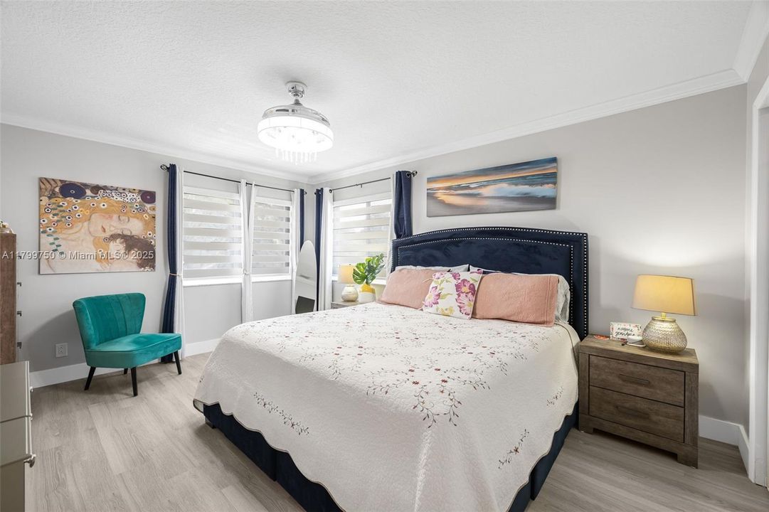 Vendido Recientemente: $1,150,000 (6 camas, 4 baños, 3870 Pies cuadrados)