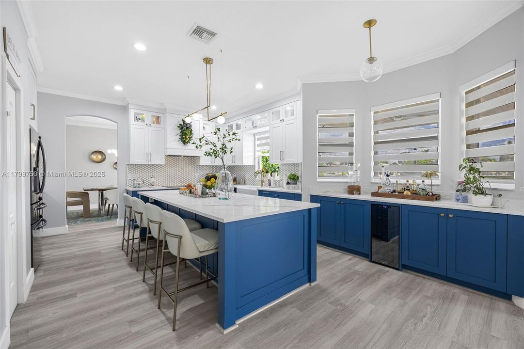 Vendido Recientemente: $1,150,000 (6 camas, 4 baños, 3870 Pies cuadrados)