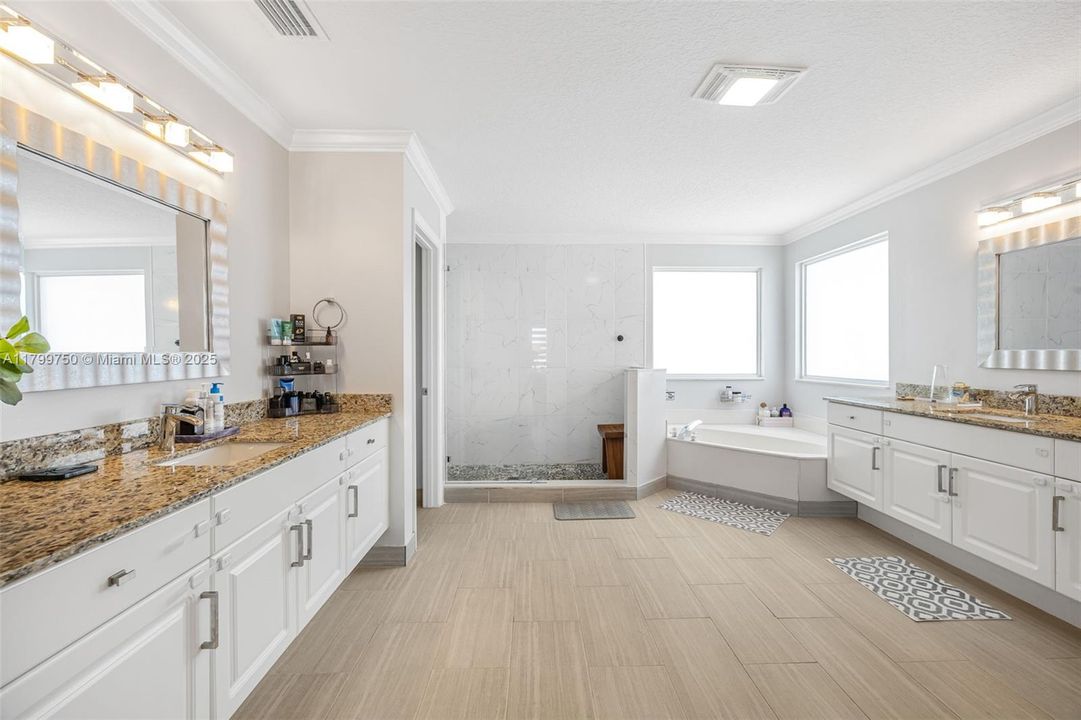 Vendido Recientemente: $1,150,000 (6 camas, 4 baños, 3870 Pies cuadrados)