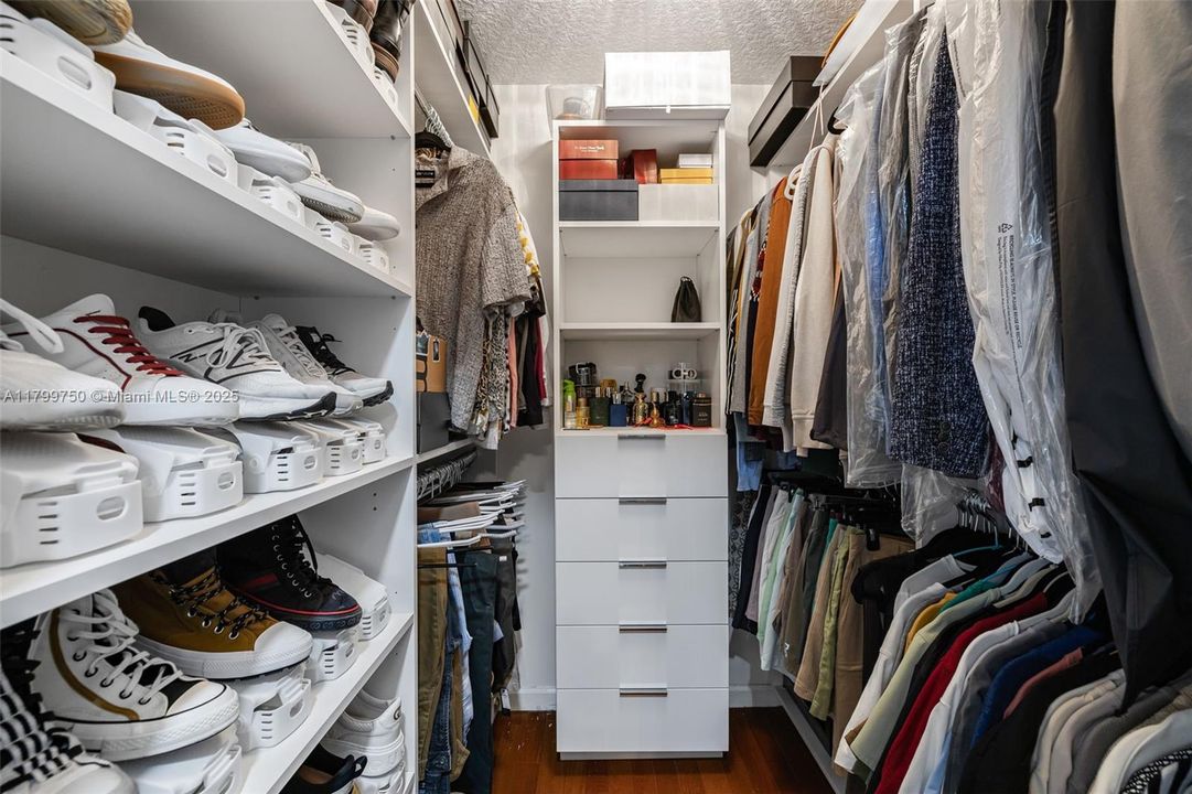 Vendido Recientemente: $1,150,000 (6 camas, 4 baños, 3870 Pies cuadrados)