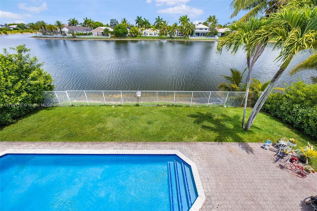 Vendido Recientemente: $1,150,000 (6 camas, 4 baños, 3870 Pies cuadrados)