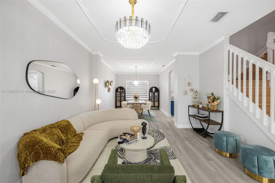 Vendido Recientemente: $1,150,000 (6 camas, 4 baños, 3870 Pies cuadrados)