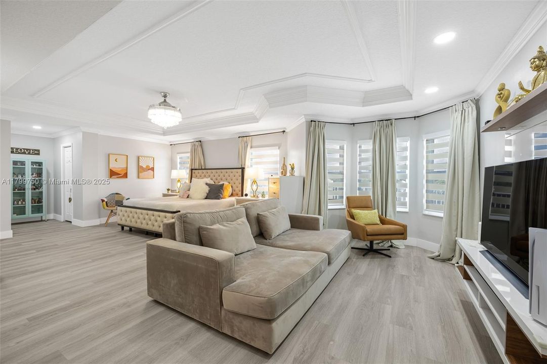 Vendido Recientemente: $1,150,000 (6 camas, 4 baños, 3870 Pies cuadrados)