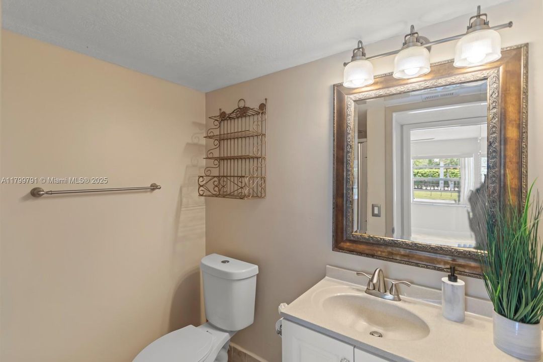 Recently Rented: $1,650 (2 beds, 2 baths, 920 Square Feet)