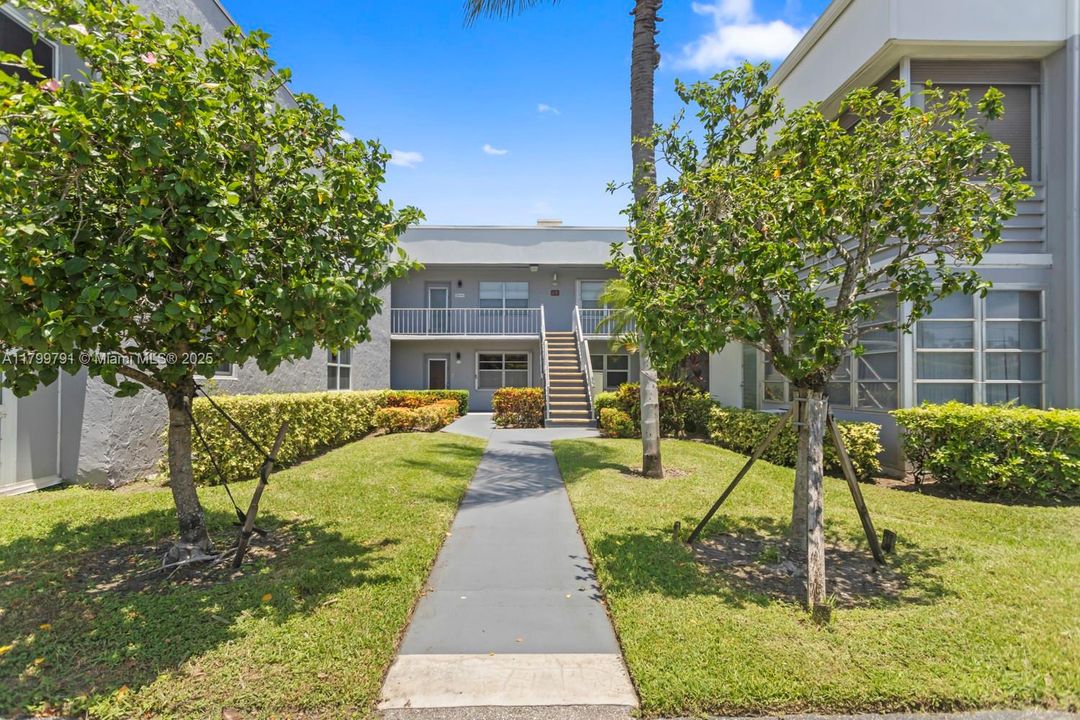 Recently Rented: $1,650 (2 beds, 2 baths, 920 Square Feet)