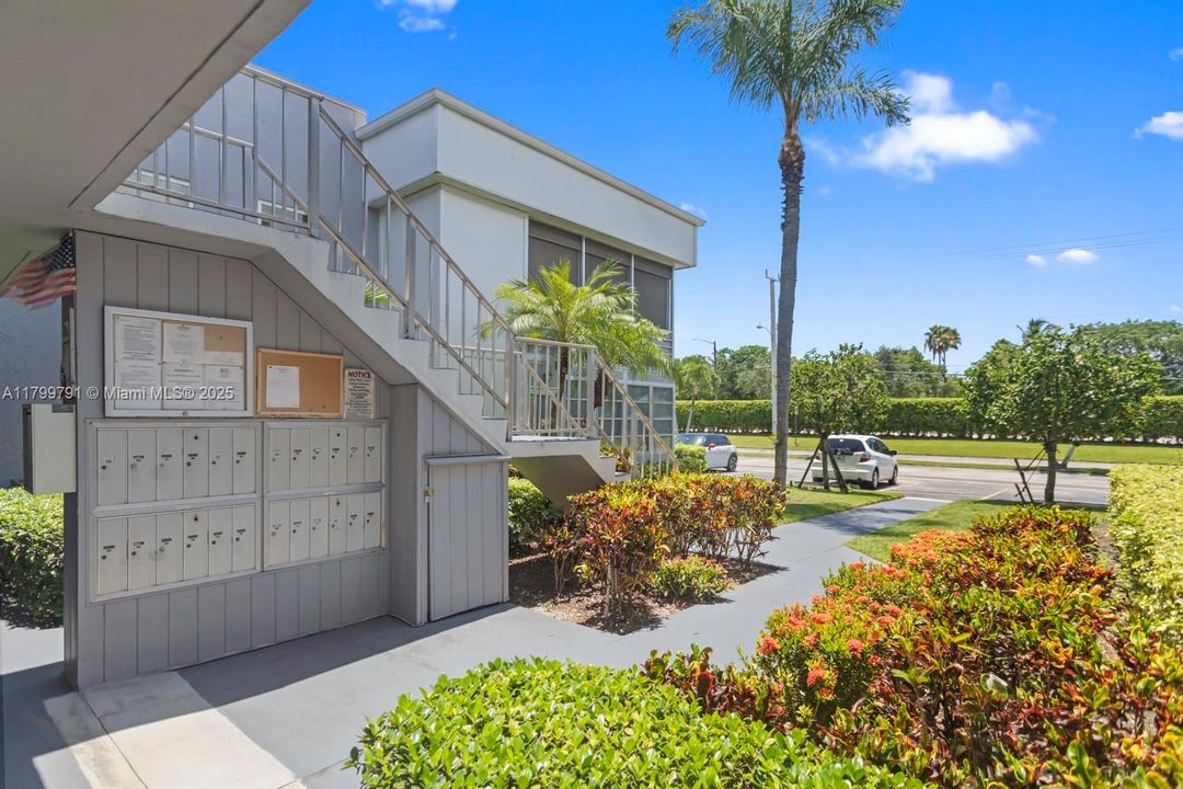 Recently Rented: $1,650 (2 beds, 2 baths, 920 Square Feet)