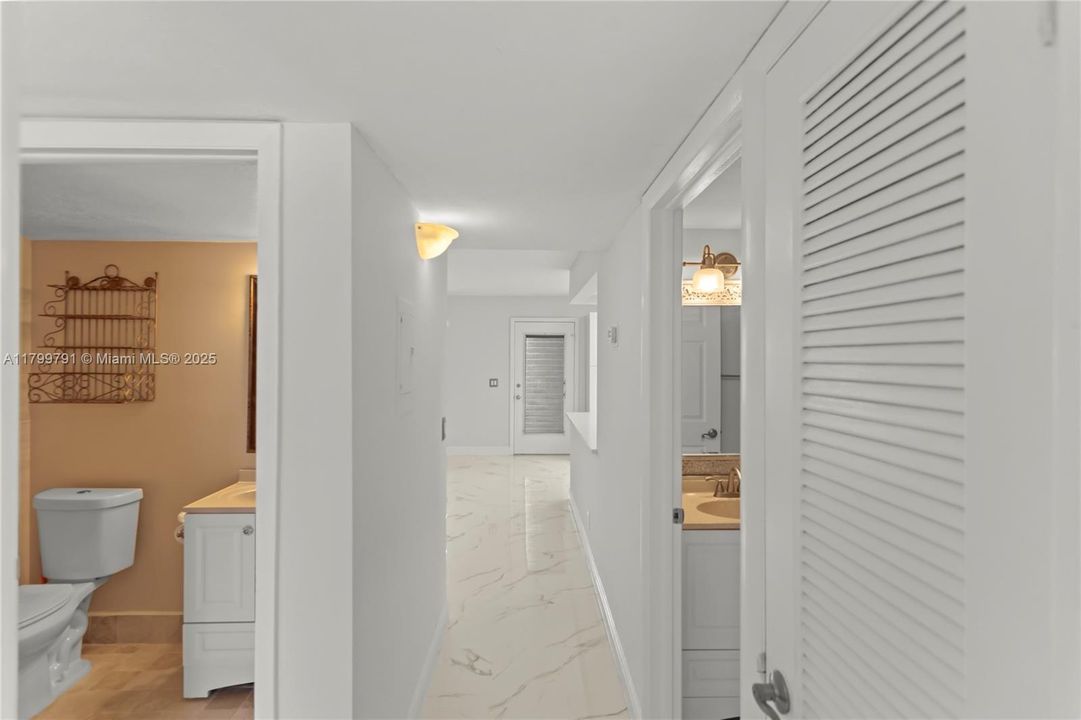 Recently Rented: $1,650 (2 beds, 2 baths, 920 Square Feet)