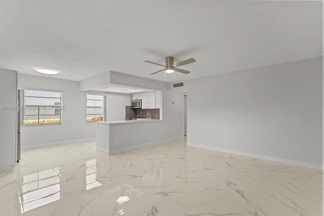 Recently Rented: $1,650 (2 beds, 2 baths, 920 Square Feet)