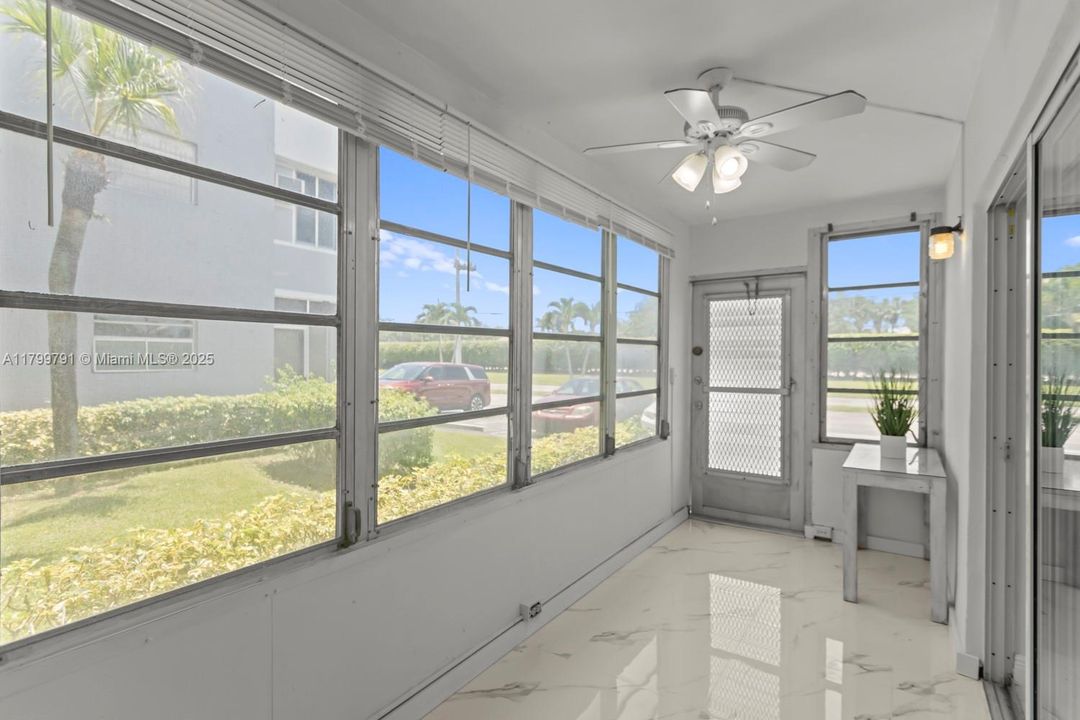 Recently Rented: $1,650 (2 beds, 2 baths, 920 Square Feet)