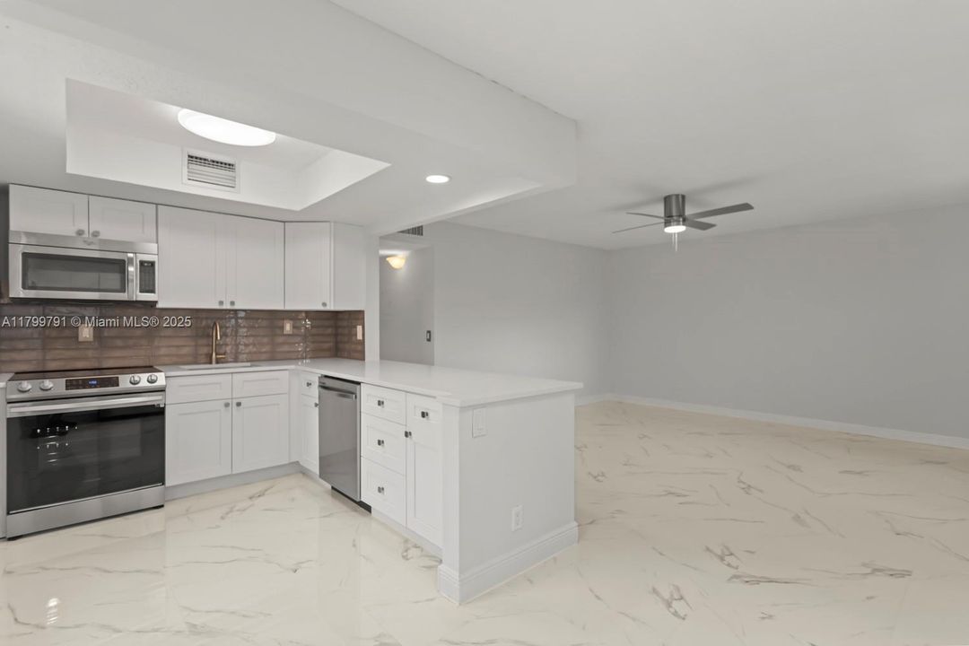 Recently Rented: $1,650 (2 beds, 2 baths, 920 Square Feet)