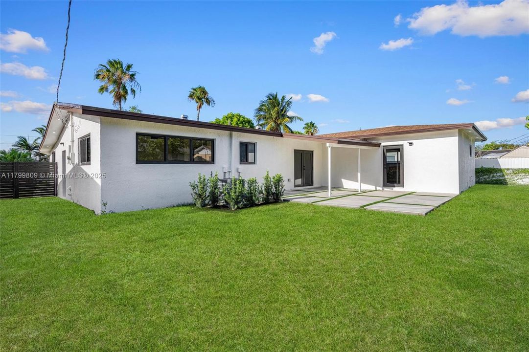 For Sale: $789,000 (5 beds, 3 baths, 2198 Square Feet)