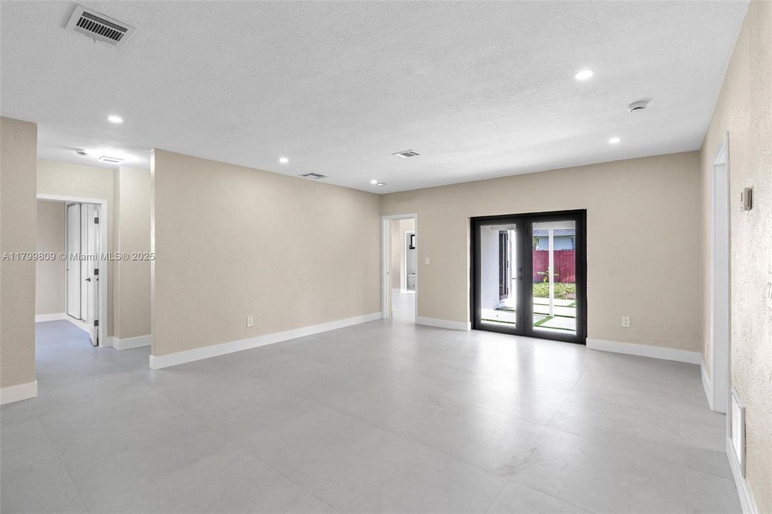 For Sale: $789,000 (5 beds, 3 baths, 2198 Square Feet)