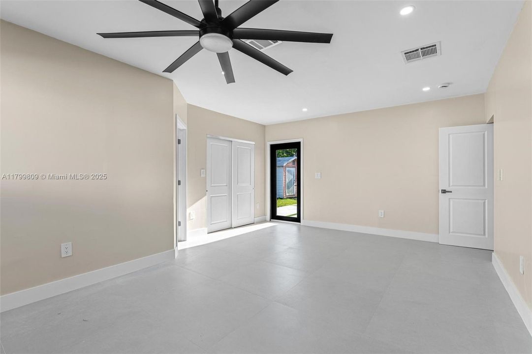 For Sale: $789,000 (5 beds, 3 baths, 2198 Square Feet)