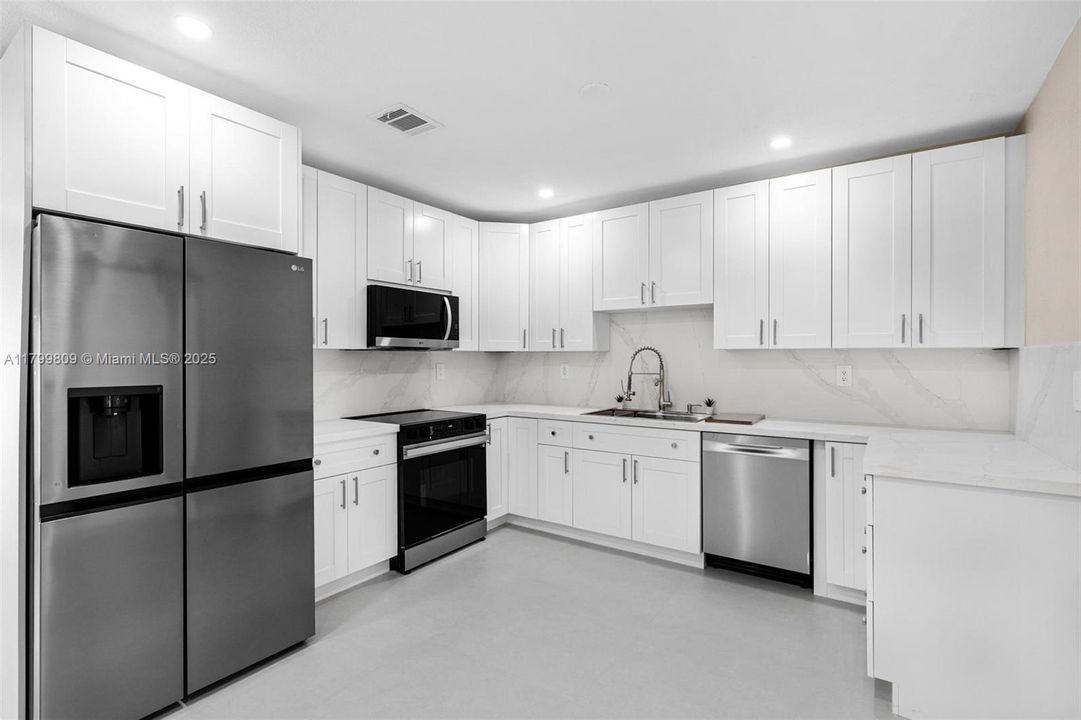 For Sale: $789,000 (5 beds, 3 baths, 2198 Square Feet)