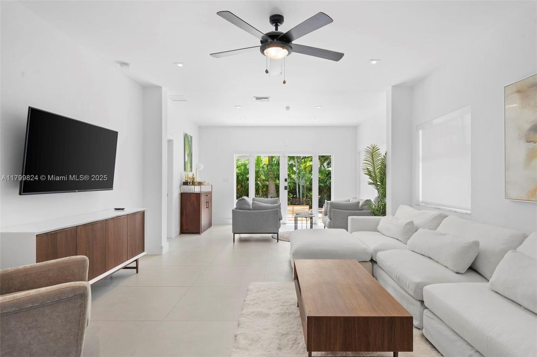 Activo con contrato: $13,000 (3 camas, 2 baños, 1824 Pies cuadrados)